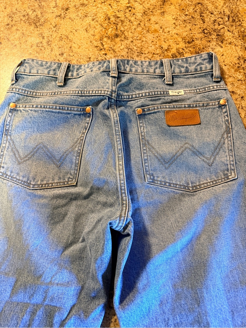 Wrangler Blue Relaxed Fit Women's Jeans with Back Patch